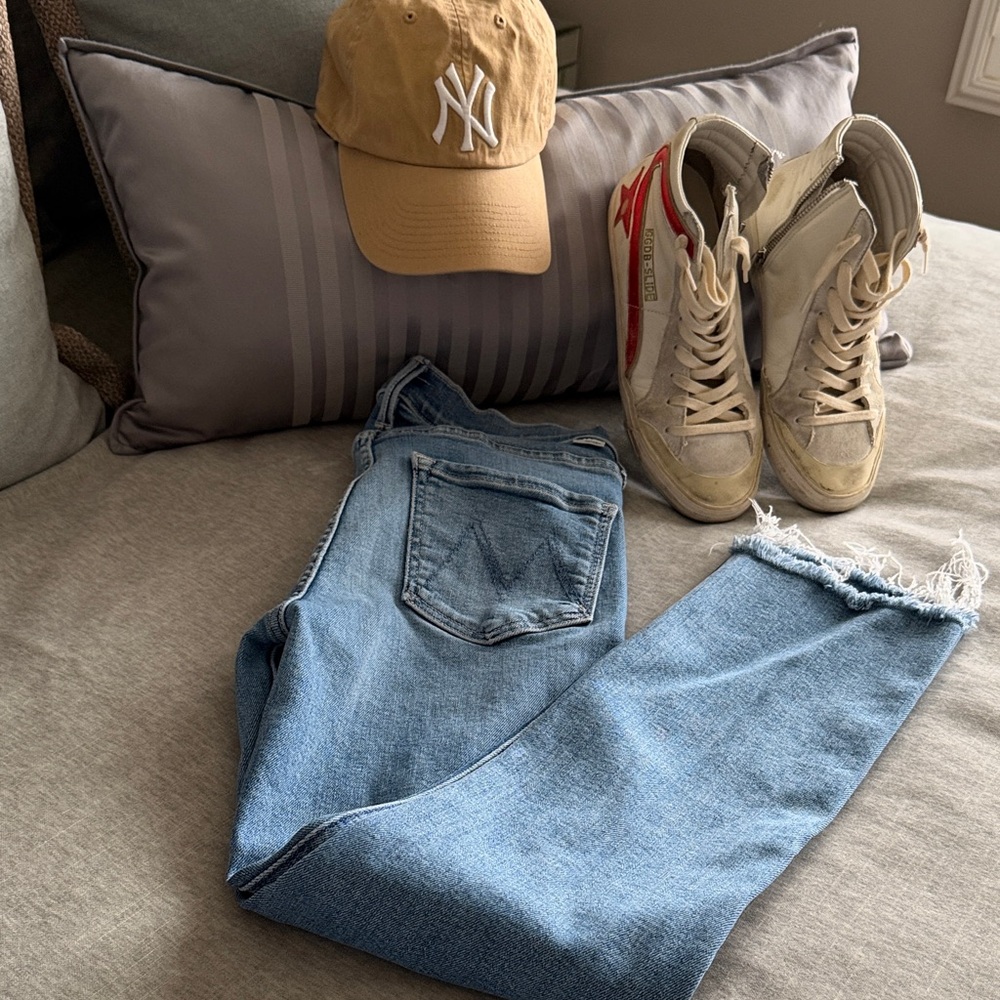 MOTHER Mid Rise Dazzler Jeans in Blue